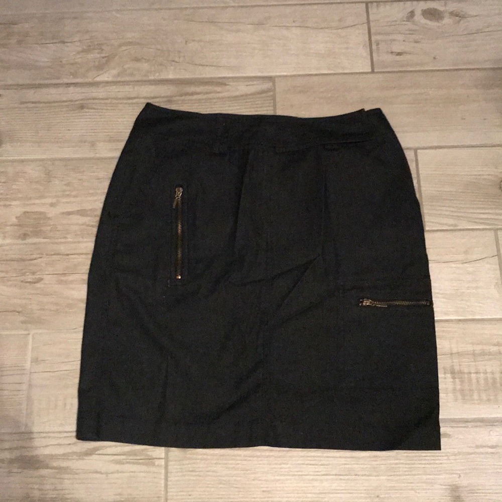 ⬇️JEAN KNEE LENGTH SKIRT WITH 6 POCKETS!